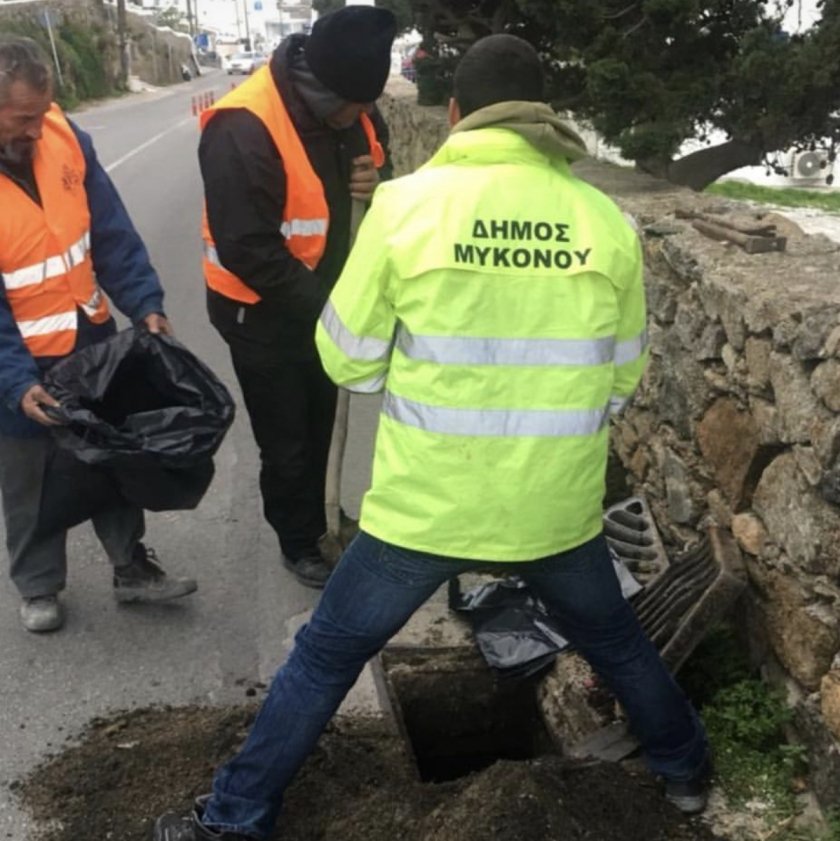 Παντός καιρού οι υπάλληλοι του Δήμου Μυκόνου, παράδειγμα στο Χάος που επικρατεί στο πανελλήνιο