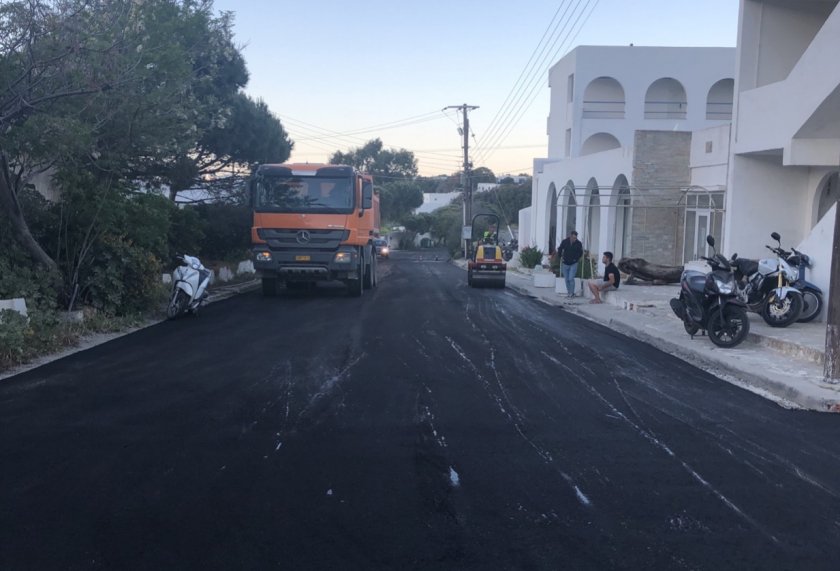 Σε εξέλιξη οι ασφαλτοστρώσεις από τον Δήμο Μυκόνου