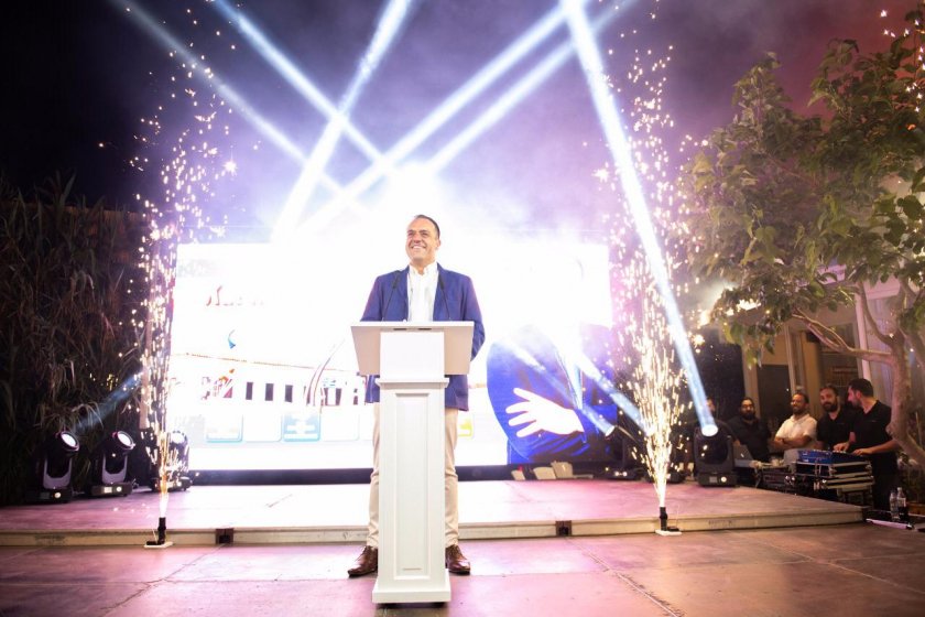 Ο ΛΑΟΣ ΤΗΣ ΜΥΚΟΝΟΥ ΜΙΛΗΣΕ.ΔΗΜΑΡΧΟΣ Ο ΚΩΝΣΤΑΝΤΙΝΟΣ ΚΟΥΚΑΣ