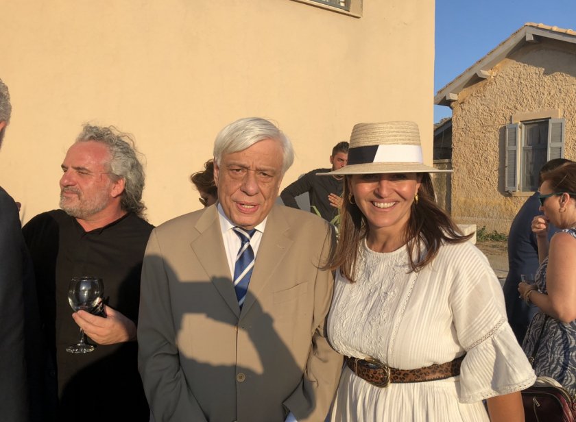 Το καπέλο που έκλεψε την παράσταση στη Δήλο