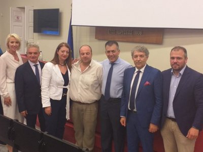 Κλίμα νίκης και ενθουσιασμού στην προεκλογική συγκέντρωση της ΝΔ στην Σύρο. Απόλυτη πίστη για αυτοδυναμία