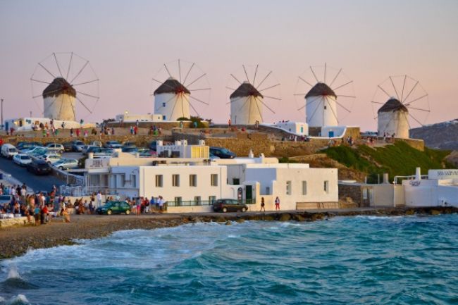 Ελεγκτές εμφανίστηκαν ως ενδιαφερόμενοι Ισπανοί τουρίστες