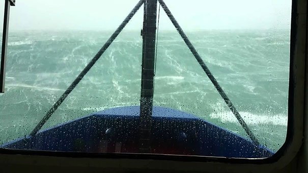 Εμπορικό πλοίο πλέει ακυβέρνητο, ανοιχτά της Μυτιλήνης. Κίνδυνος να βυθιστεί