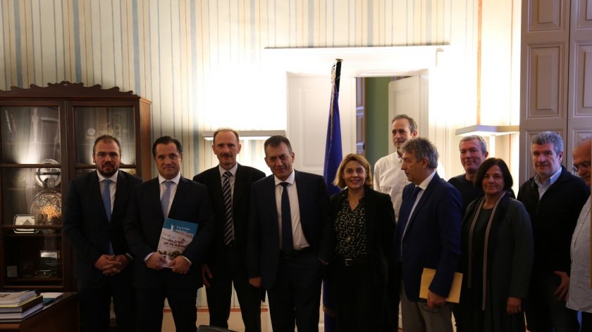 Στο Επιμελητήριο Κυκλάδων οι υπουργοί Βρούτσης και Γεωργιάδης