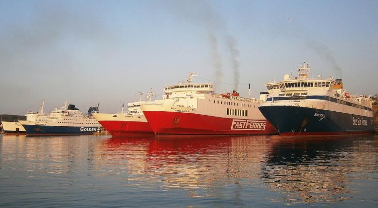 Τύμπανα “πολέμου” στην ακτοπλοΐα των Κυκλάδων – Ποιες εταιρίες αντιδρούν με το υπουργείο και γιατί