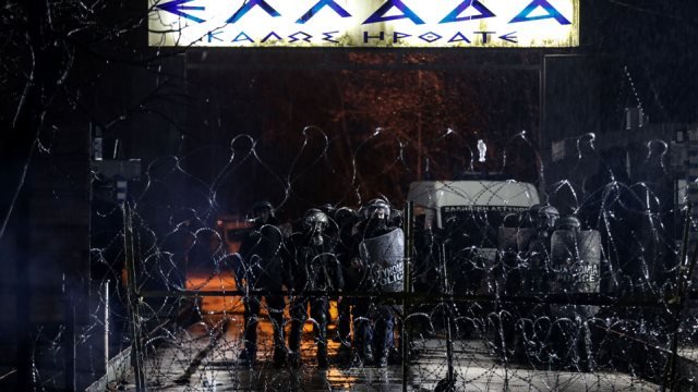 Έβρος: Ολονύχτια μάχη για να μην περάσουν οι μετανάστες τα σύνορα