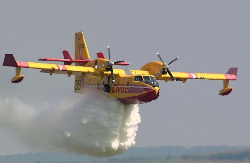 Καναντέρ στις Κάτω Δήλες για να σβήσουν την φωτιά VIDEO
