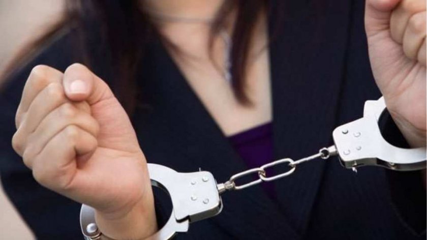 Συνελήφθη 57χρονη διωκόμενη για εμπορία ανθρώπου και βιασμό σε Μύκονο και Τήνο