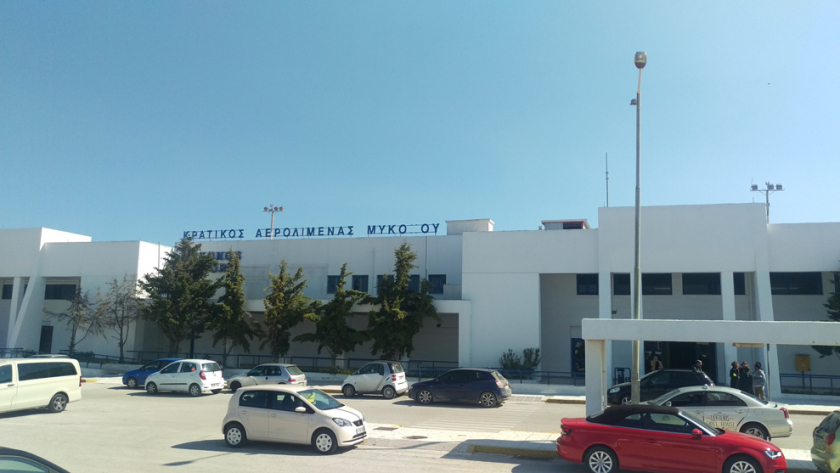 Αυξάνεται καθημερινά η κίνηση στο αεροδρόμιο της Μυκόνου