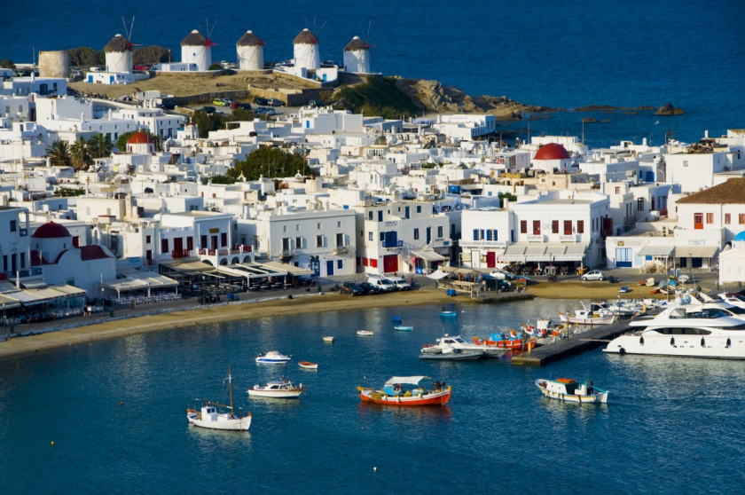 Κλείνουν την Μύκονο και κρατάνε ανοικτή την Αθήνα.Έντονες αντιδράσεις για το λουκέτο στα μαγαζιά