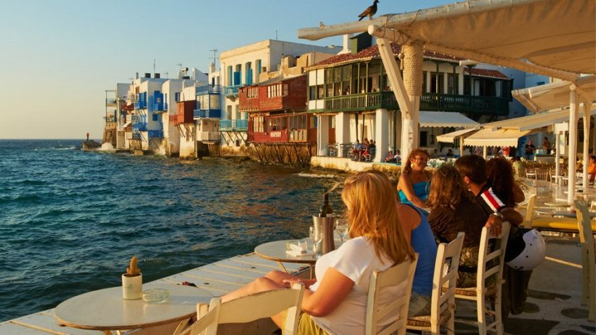 Άδεια νησιά, κλειστά μαγαζιά και εργαζόμενοι στον «αέρα»