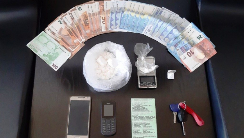 Συλλήψεις για ναρκωτικά στη Χώρα της Μυκόνου