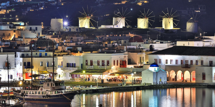 Μάστιγα τα πάρτι στις βίλες της Μυκόνου