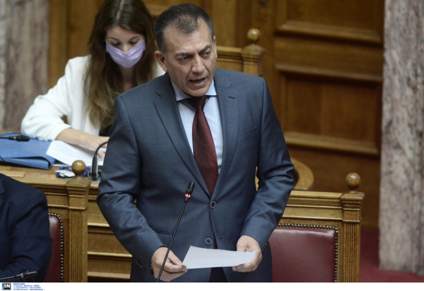 Υποχρεωτική γονική άδεια έξι μηνών σε όλους τους γονείς