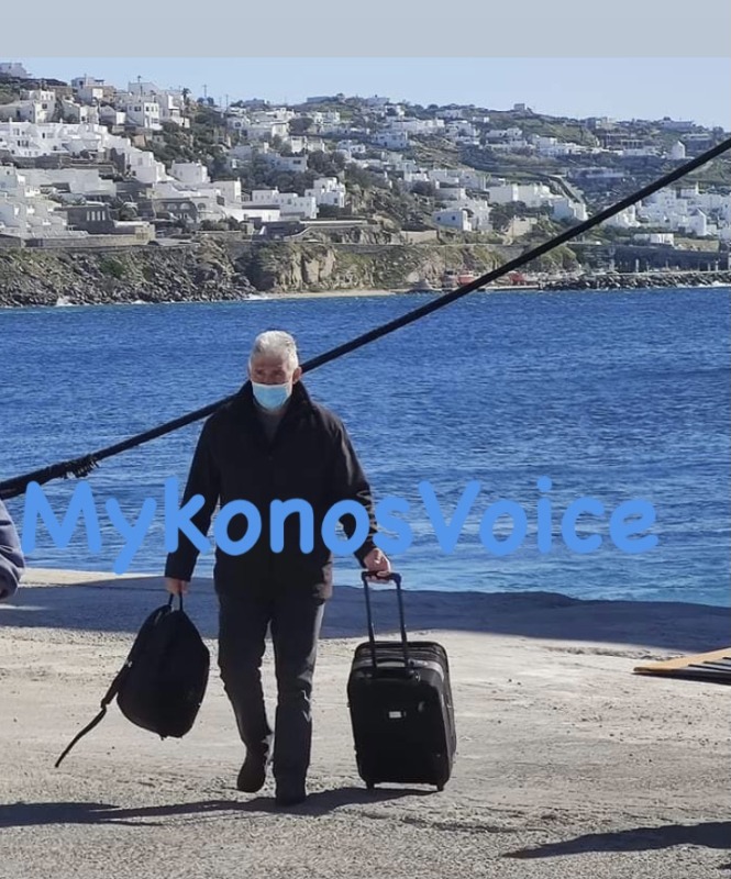 Στη Μύκονο ο Σάκης Τσιώλης,τον υποδέχτηκε ο Αλέκος Κουκάς