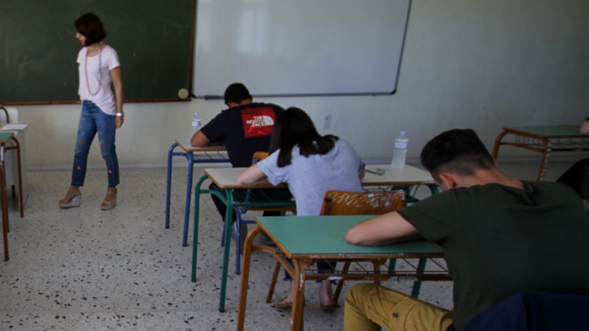 Σχολεία – Κεραμέως: Δεν θα γίνουν προαγωγικές εξετάσεις – Παράταση σχολικού έτους έως τις 25 Ιουνίου