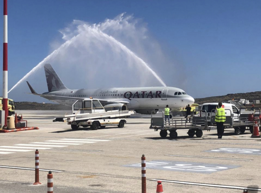 Η υποδοχή της Qatar Airways με εντυπωσιακό τρόπο στο αεροδρόμιο της Μυκόνου