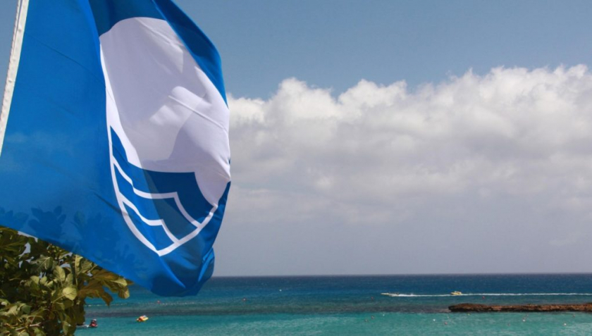 Στον Καλαφάτη η γαλάζια σημαία για το 2021 στις παραλίες της Μυκόνου