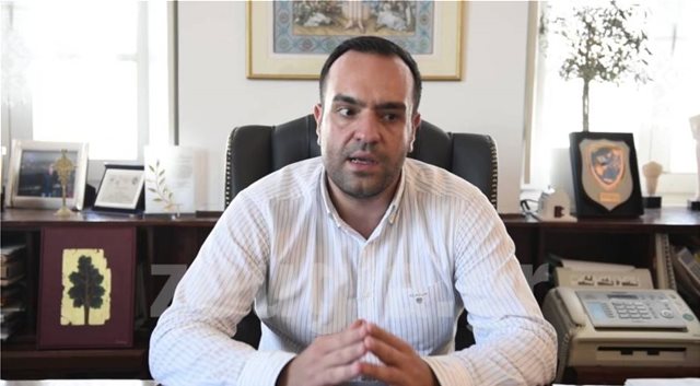 Δικηγόρος κατηγόρησε τον δήμαρχο ότι «τα παίρνει» από τη Louis Vuitton