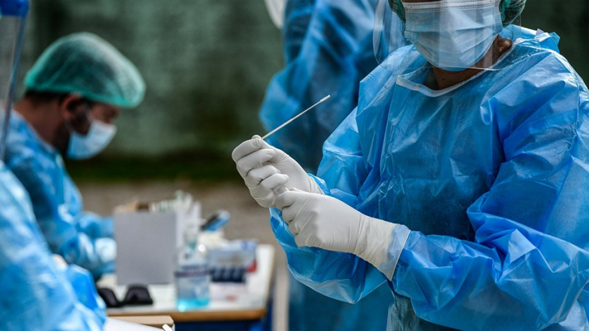 Σε όλη την Ελλάδα θερίζει ο ιός, στη Μύκονο «εξαφανίστηκαν» τα κρούσματα