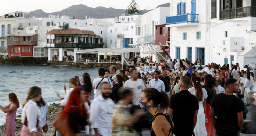 Πλημμύρισαν τους ελληνικούς προορισμούς οι Έλληνες ταξιδιώτες Ιούλιο και Αύγουστο
