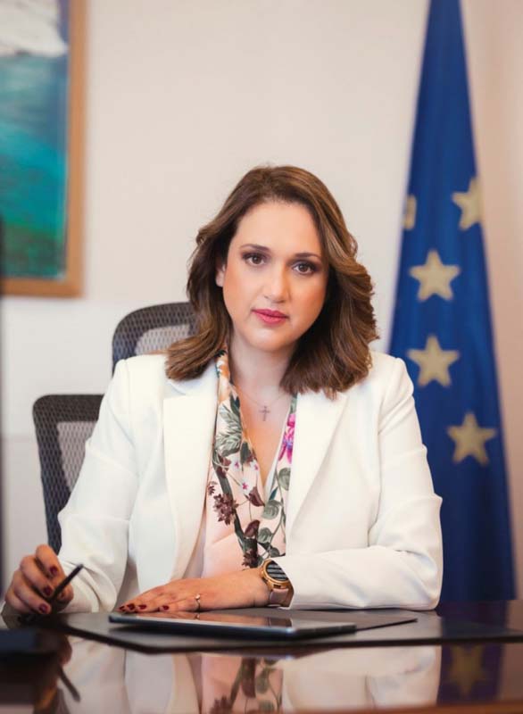 Φωτιά στο πολιτικό σκηνικό των ΚΥΚΛΑΔΩΝ με την ανακοίνωση  της Βίκυς Λοιζου