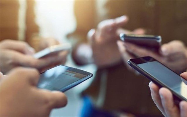 Φθηνότερη για όλους πλέον η κινητή τηλεφωνία