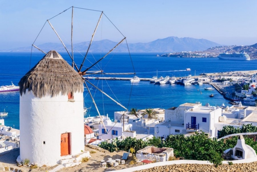 Πρώτη σε εισπράξεις στα καταλύματα η Μύκονος
