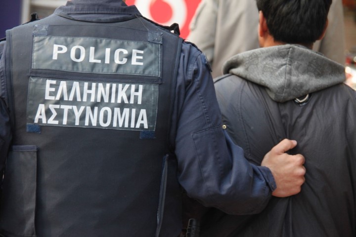 Σύλληψη αλλοδαπού στη Μύκονο για διαφορετικές παραβάσεις