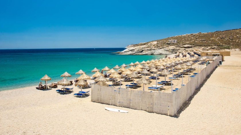 «Πόλεμος» για 190 στρέμματα και ένα beach bar στη Λια της Μυκόνου