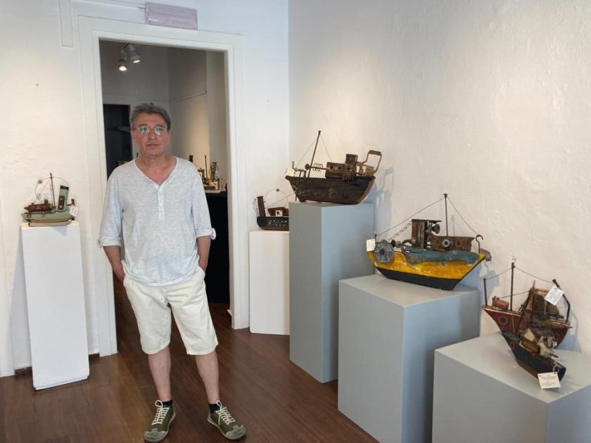 “Οι Δράκοι της Θάλασσας”, έκθεση του Γιώργου Σταυρακάκη στην Δημοτική Πινακοθήκη Μυκόνου “Μαρία Ιγγλέση”. 21-30 Ιουνίου 2022