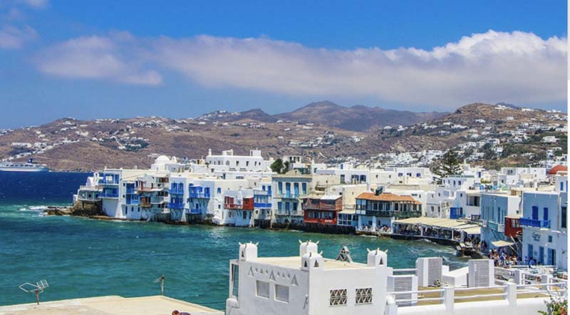 «Πόρτα» σε όσους δεν κάνουν κατανάλωση άνω των 50.000 ευρώ στο Billionaire της Μυκόνου
