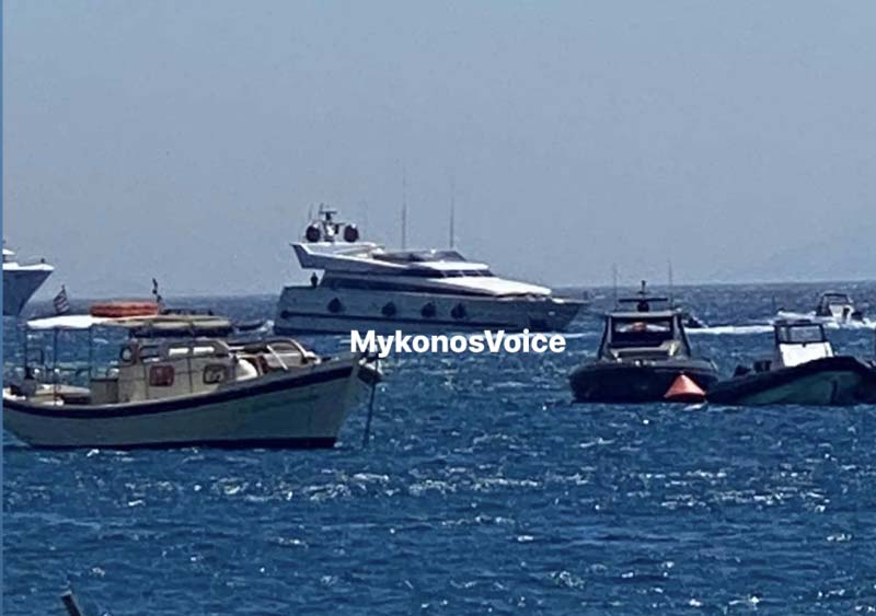 ΕΚΤΑΚΤΗ ΕΠΙΚΑΙΡΟΤΗΤΑ: Σκάφος βουλιάζει έξω από το Σάντα Μαρίνα
