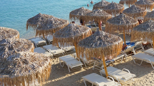Άφησε στην ξαπλώστρα της Ψαρρούς κοσμήματα αξίας 125.000 ευρώ και έγιναν&#8230; καπνός
