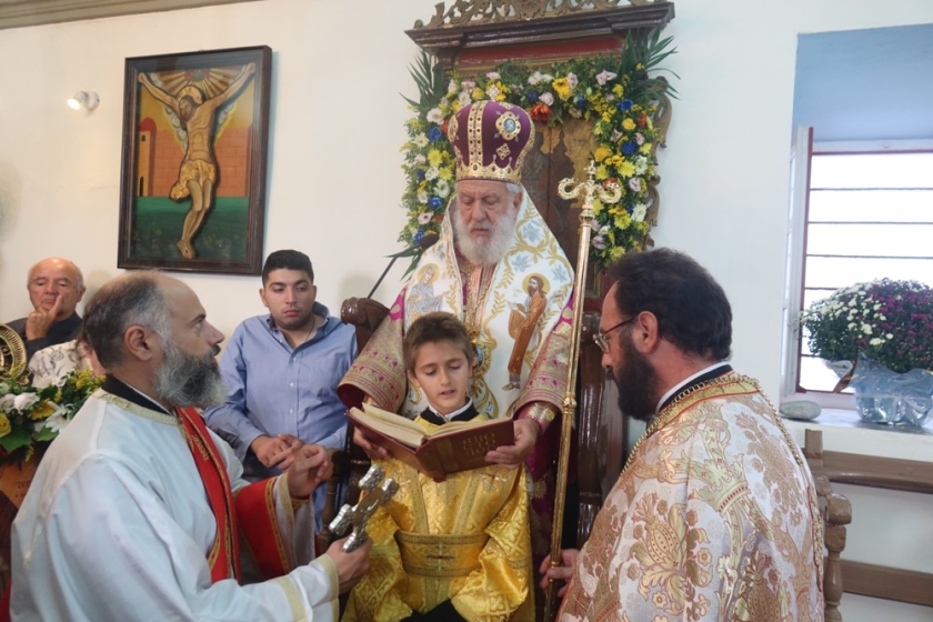 Ο Σύρου Δωρόθεος συνεχάρη τους γονείς που  φέρνουν τα παιδιά τους στην Εκκλησία