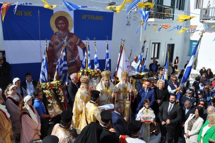 Με πίστη και κατάνυξη πλήθος κόσμου γιόρτασε τον πολιούχο του νησιού Άγιο Αρτέμιο.