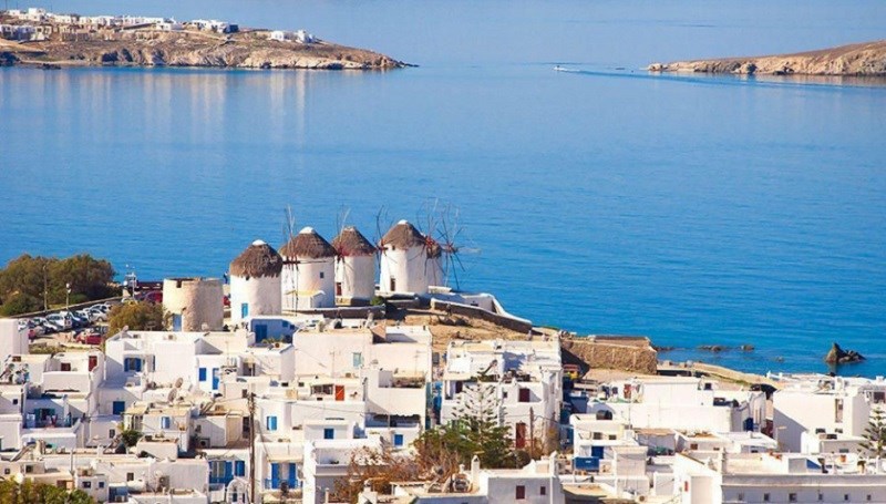 &#8220;Πρωταθλήτρια&#8221; σε εισπράξεις από εστίαση και καταλύματα η Μύκονος