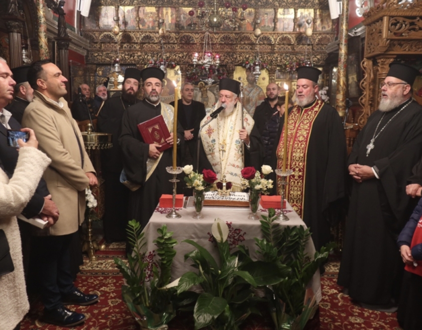 Ευλογήθηκε η Αγιοβασιλειόπιττα των Ενοριών Χώρας Μυκόνου
