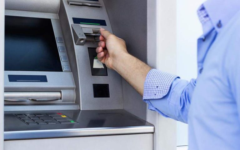 Τι αλλάζει στις Τράπεζες αν χάσετε την κάρτα ή σας κλέψουν τους κωδικούς