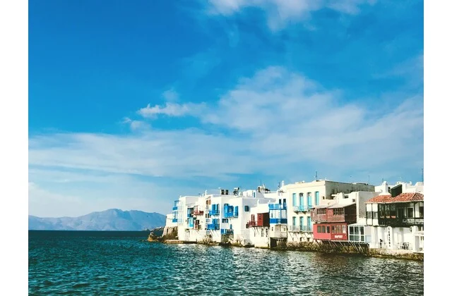 Αστυνομικός κατηγορείται ότι ειδοποιούσε καταστηματάρχες πριν από ελέγχους