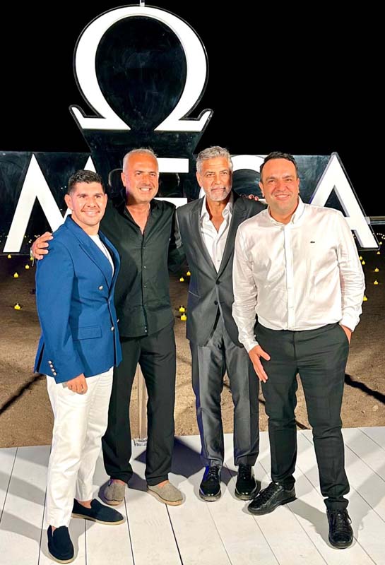 Τζορτζ Κλούνεϊ: Το 24ωρο του στη Μύκονο – Το ψεύτικο όνομα για την κράτηση, το γεύμα στον Ορνό και το φαντασμαγορικό πάρτι στη Λια