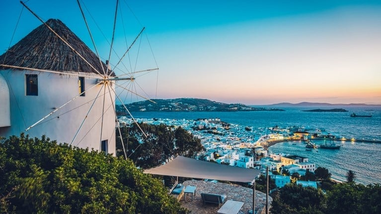Η Μύκονος πόλος έλξης και τον Δεκαπενταύγουστο