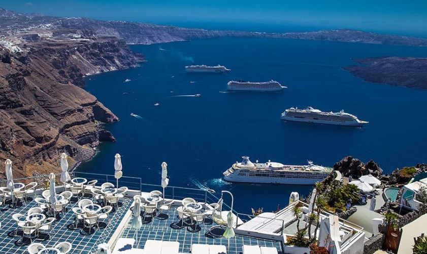 Βυθίζεται η κρουαζιέρα σε Μύκονο και Σαντορίνη με την επιβολή του τέλους των είκοσι ευρώ