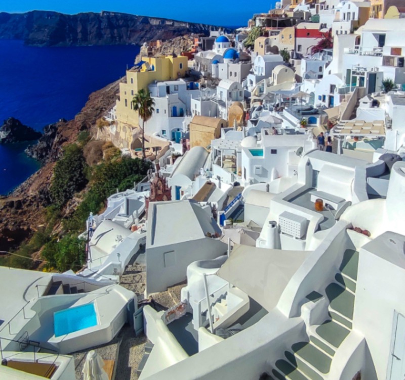 Σεισμοί στη Σαντορίνη: Αδειάζουν τις πισίνες – Εξετάζουν σενάριο για 6R οι επιστήμονες, τι θα γίνει με τις κατασκευές