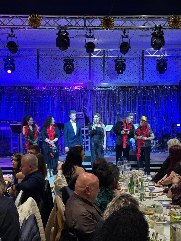 Με λάμψη ο αποκριάτικος χορός του συλλόγου «Φίλοι του Λαογραφικού Μουσείου Μυκόνου»