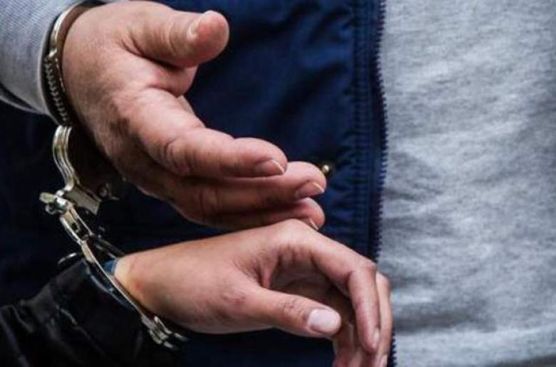 50χρονος στη Μύκονο φωτογράφιζε ανήλικα κορίτσια – Στην κατοχή του βρέθηκε πορνογραφικό υλικό και ναρκωτικά