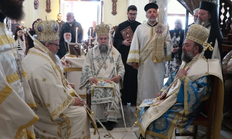 Τρισαρχιερατικό Συλλείτουργο και Ιερά Μνημόσυνα των Επισκοποπατόρων Χρήστου και Αικατερίνης στη Μύκονο