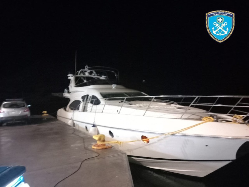 Τούρκοι διακινητές μετέφεραν στη Μύκονο με θαλαμηγό μετανάστες – Συνελήφθησαν ανοιχτά της Πάτμου